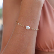 Load image into Gallery viewer, Riley White Keshi Pearl Bracelet Gold