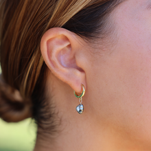 Load image into Gallery viewer, Tahitian Keshi Pearl Huggie