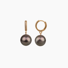 Load image into Gallery viewer, Bomboocha Tahitian Pearl Huggies