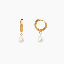 Load image into Gallery viewer, White Keshi Pearl Huggie