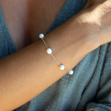 Load image into Gallery viewer, Roxy Pearl Bracelet