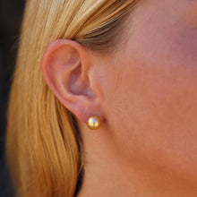 Load image into Gallery viewer, Golden South Sea Pearl Stud Earrings