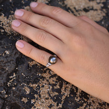 Load image into Gallery viewer, Spiral Tahitian Pearl Ring