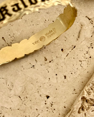 Close up of Hawaiian Heirloom Bangle in gold handcrafted in Hawaii 