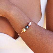 Load image into Gallery viewer, Anuenue Pearl Bangle