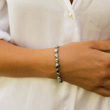 Load image into Gallery viewer, Ombre Tahitian Keshi Pearl Bracelet
