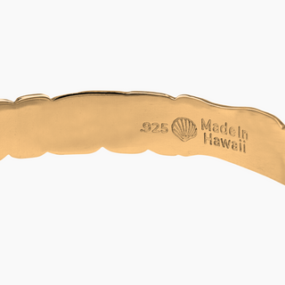 Close up of Hawaiian Heirloom Bangle in gold handcrafted in Hawaii 
