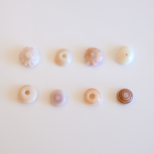 Load image into Gallery viewer, Puka Shell Bangle