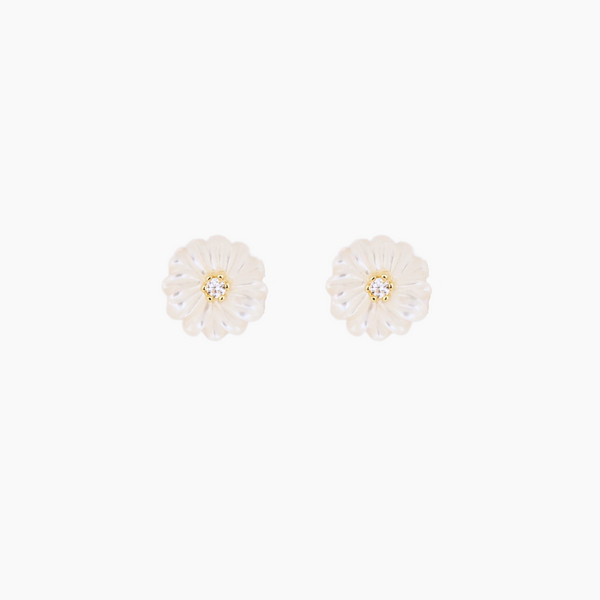 【Mikshimai】DAISY EARRINGS Tiny Daisy Studs – MishaHawaii