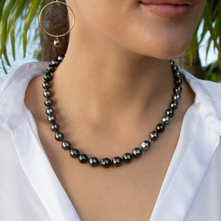 Model wearing a Tahitian black pearl strand handcrafted in Hawaii