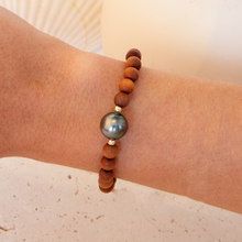Load image into Gallery viewer, Single Tahitian Pearl Sandalwood Bracelet