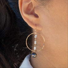 Load image into Gallery viewer, Mariko Howlite Pearl Earring