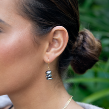 Load image into Gallery viewer, Leila Tahitian Keshi Pearl Earring