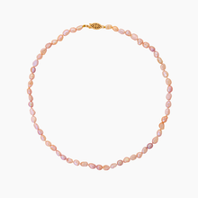 画像をギャラリービューアに読み込む, Necklace with pink pearls on a white background