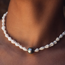 Load image into Gallery viewer, Moani Shell Tahitian Pearl Necklace