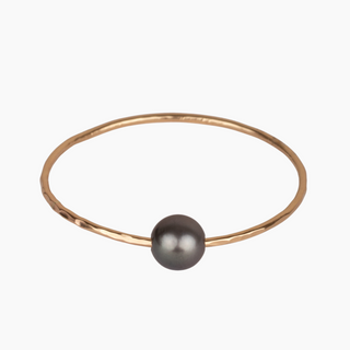 Tahitian pearl bangle in gold made in Hawaii