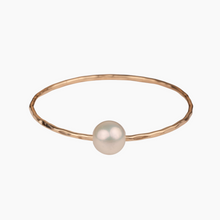 Load image into Gallery viewer, White South Sea Pearl Bangle