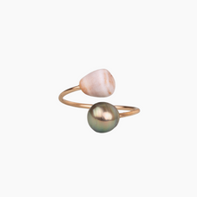 Load image into Gallery viewer, Tahitian Pearl &amp; Cone Shell Bypass Ring