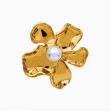 画像をギャラリービューアに読み込む, Gold flower-shaped brooch with pearl