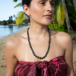 Model wearing a Tahitian black pearl strand handcrafted in Hawaii
