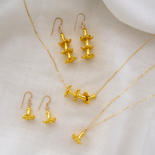 Load image into Gallery viewer, Triple Puakenikeni Earrings