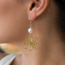 画像をギャラリービューアに読み込む, Tiare Golden South Sea Pearl Earrings