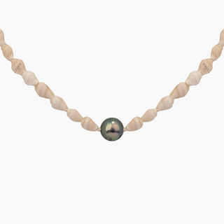 Shell and Tahitian black pearl necklace in gold handcrafted in Hawaii
