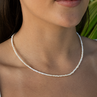 White pearl choker with toggle clasp in gold on model