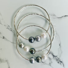 Load image into Gallery viewer, Ombré Tahitian Pearl Bangle