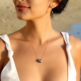 Woman wearing solid 14k gold floating Tahitian pearl necklace, Misha Hawaii