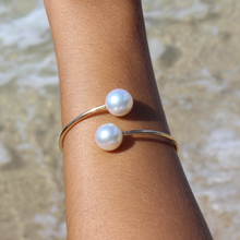 Load image into Gallery viewer, White South Sea Pearl Cuff